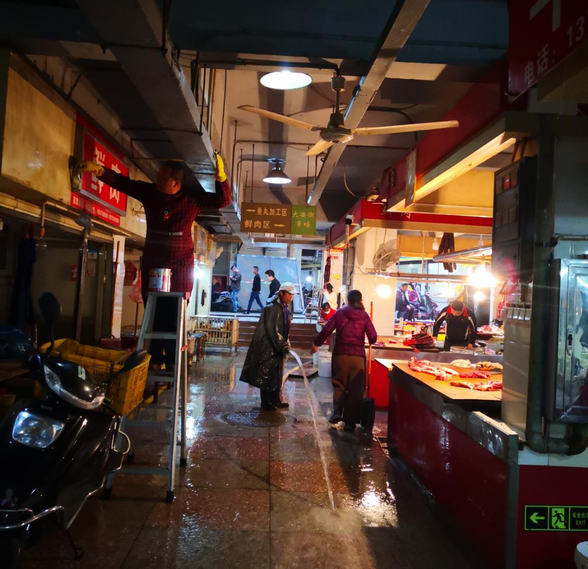 大祥区开展农贸市场环境专项整治行动(图2)